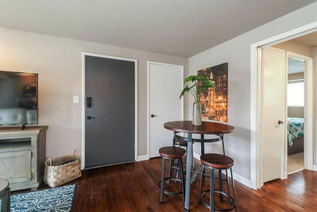 HOLLY FIRST FLOOR 2 King Beds Villa Kansas City Eksteriør bilde