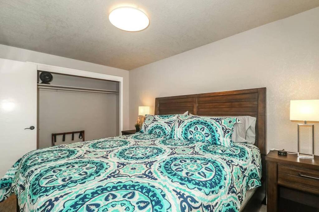 HOLLY FIRST FLOOR 2 King Beds Villa Kansas City Eksteriør bilde
