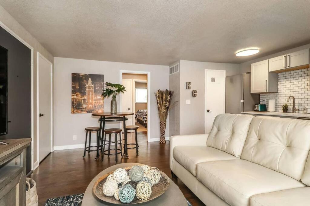 HOLLY FIRST FLOOR 2 King Beds Villa Kansas City Eksteriør bilde