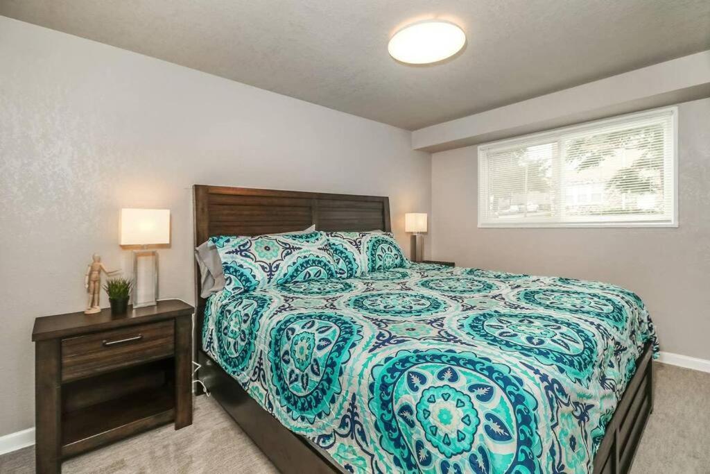 HOLLY FIRST FLOOR 2 King Beds Villa Kansas City Eksteriør bilde