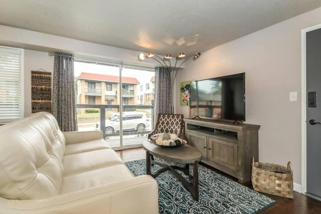 HOLLY FIRST FLOOR 2 King Beds Villa Kansas City Eksteriør bilde